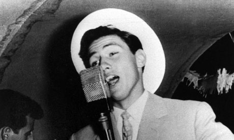 Silvio-Berlusconi-singing-007[1]